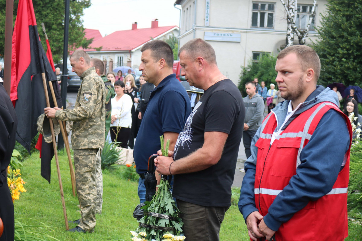 Навіки 30: на Волині в останню дорогу провели молодого військовослужбовця Віталія Прокопенка