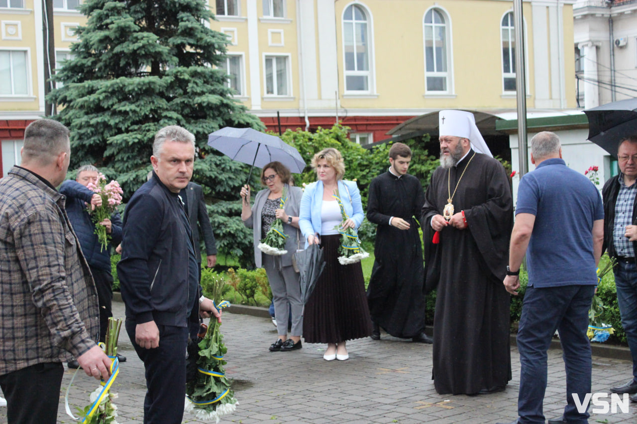 «Мамо, я йду»: у Луцьку вшанували загиблих військових медиків