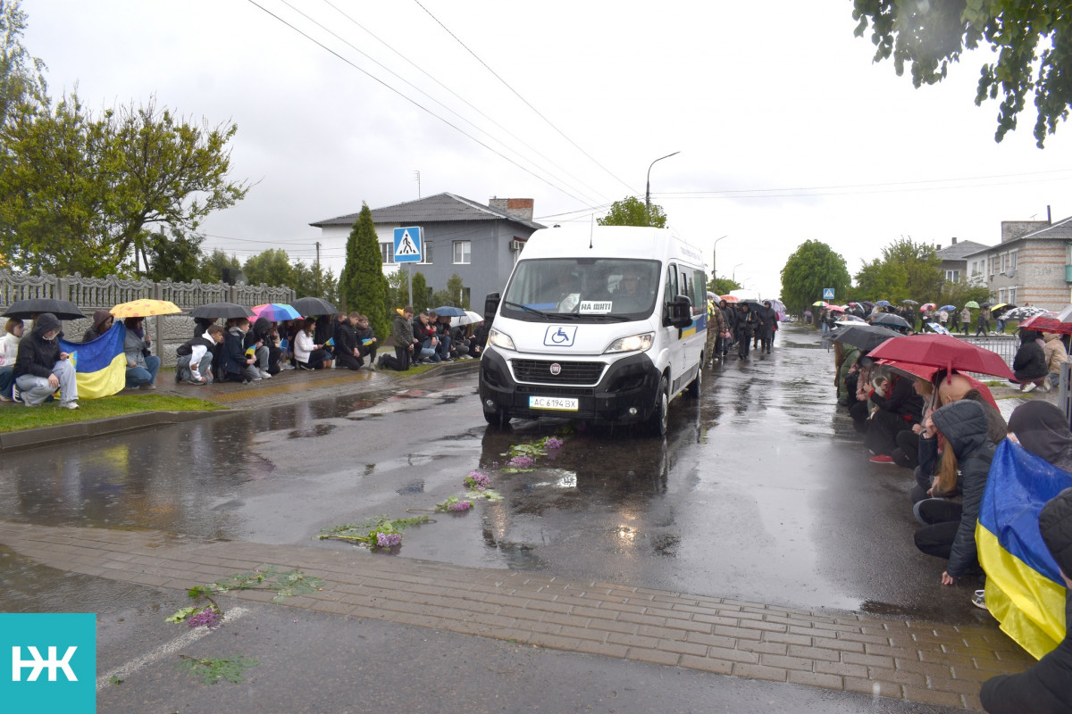 Мав святкувати весілля – натомість його провели в останню путь: на Волині попрощались з Героєм Владиславом Зуськом