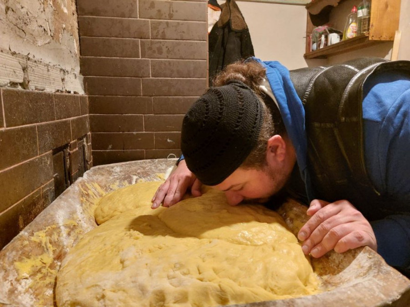 Наступного дня після 18-річчя написав заяву на постриг: намісник монастиря у Луцьку більше десятка років пече хліб. Фото
