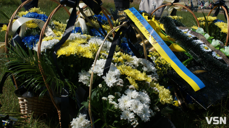 Рідні сподівалися, що в полоні, але дива не сталося: у Рожищі провели в останню путь воїна Миколу Катеринюка
