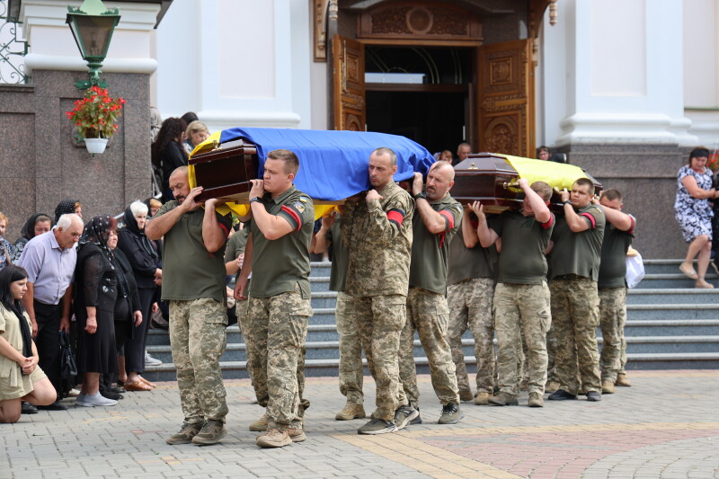 Луцьк у жалобі: місто попрощалося з Героями Юрієм Стельмащуком та Віталієм Бондаруком