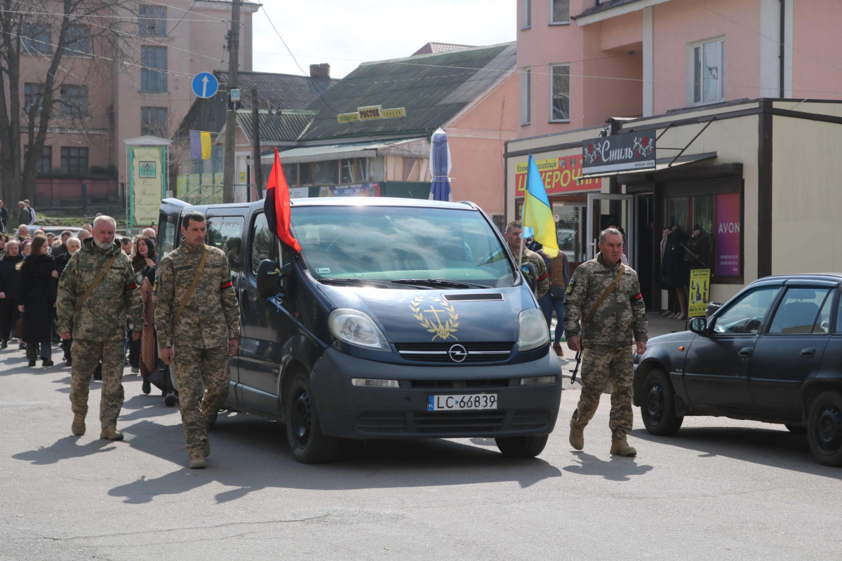 Життя присвятив порятунку інших: на Волині провели в останню дорогу воїна Олександра Батуру
