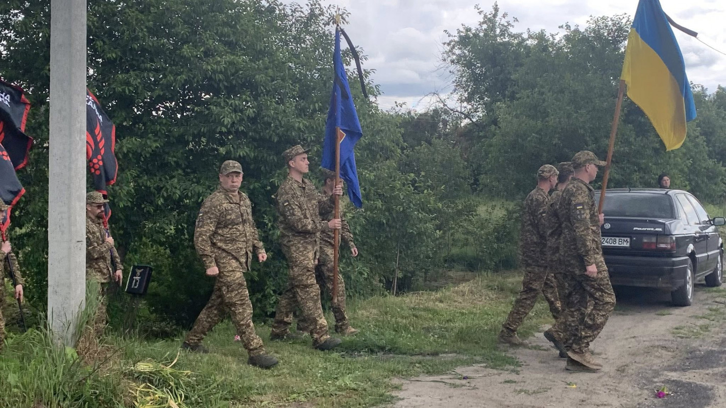 Віддав життя за Україну: на Волині провели в останню дорогу воїна Юрія Ростанюка
