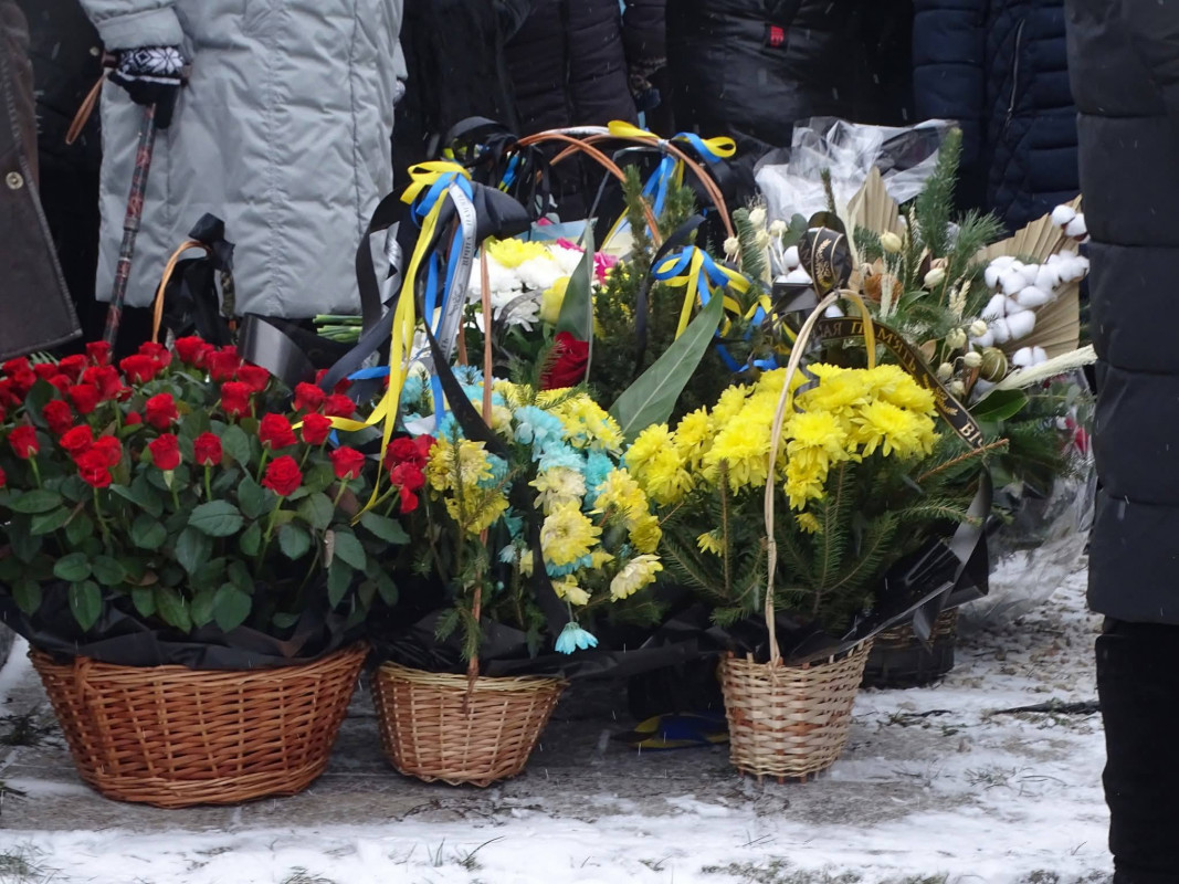 Повернувся додому «на щиті»: волиняни провели на вічний спочинок полеглого капітана Олександра Євтушка