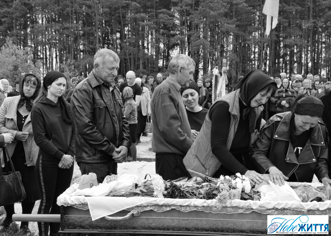 Загинув за Україну: на Волині в останню дорогу провели Героя Сергія Осійчука