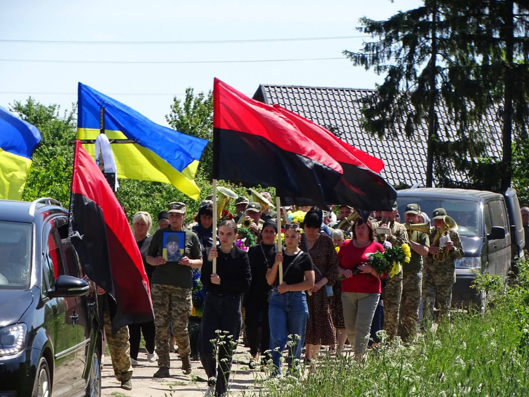16 місяців вважався зниклим безвісти: на Волині попрощалися з Героєм Дмитром Лободюком