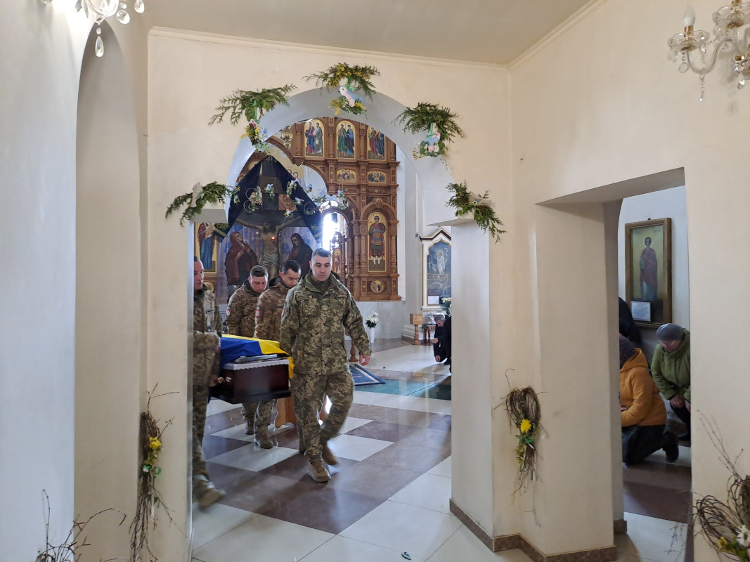 Місяць боровся за життя, проте хвороба взяла гору: на Волині поховали захисника Сергія Сидорука