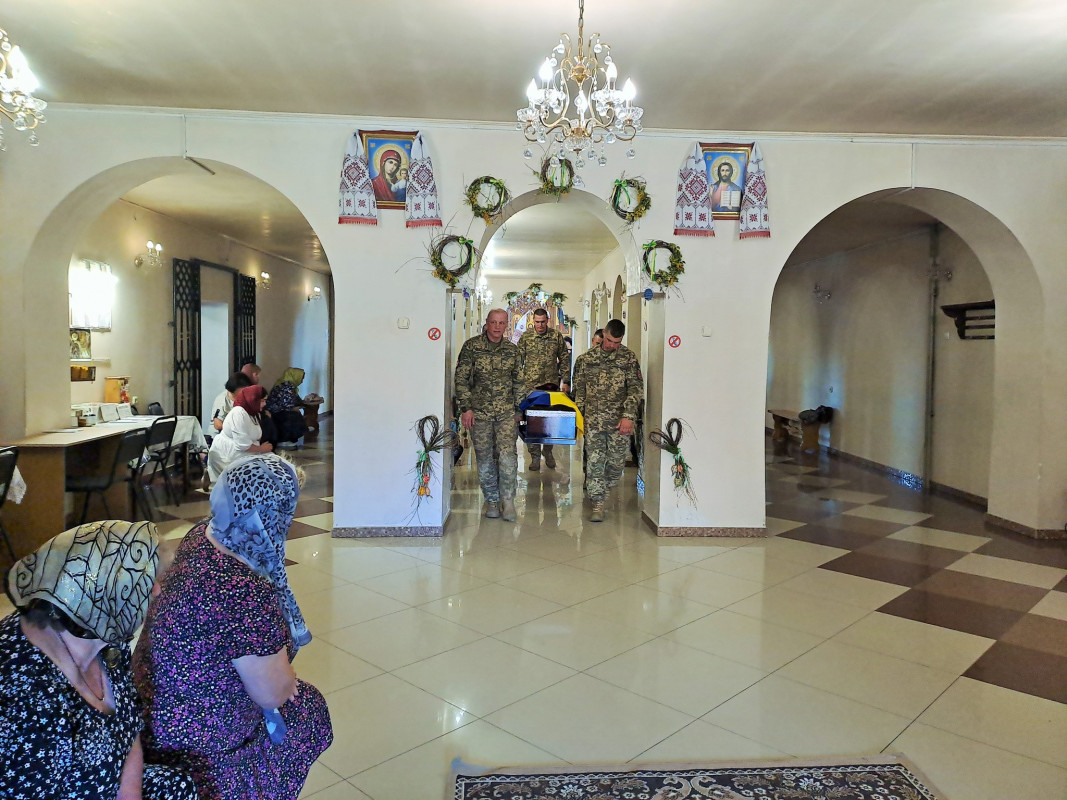 Слова «пізніше наберу» стали останніми: на Волині поховали Героя Віктора Лєньо