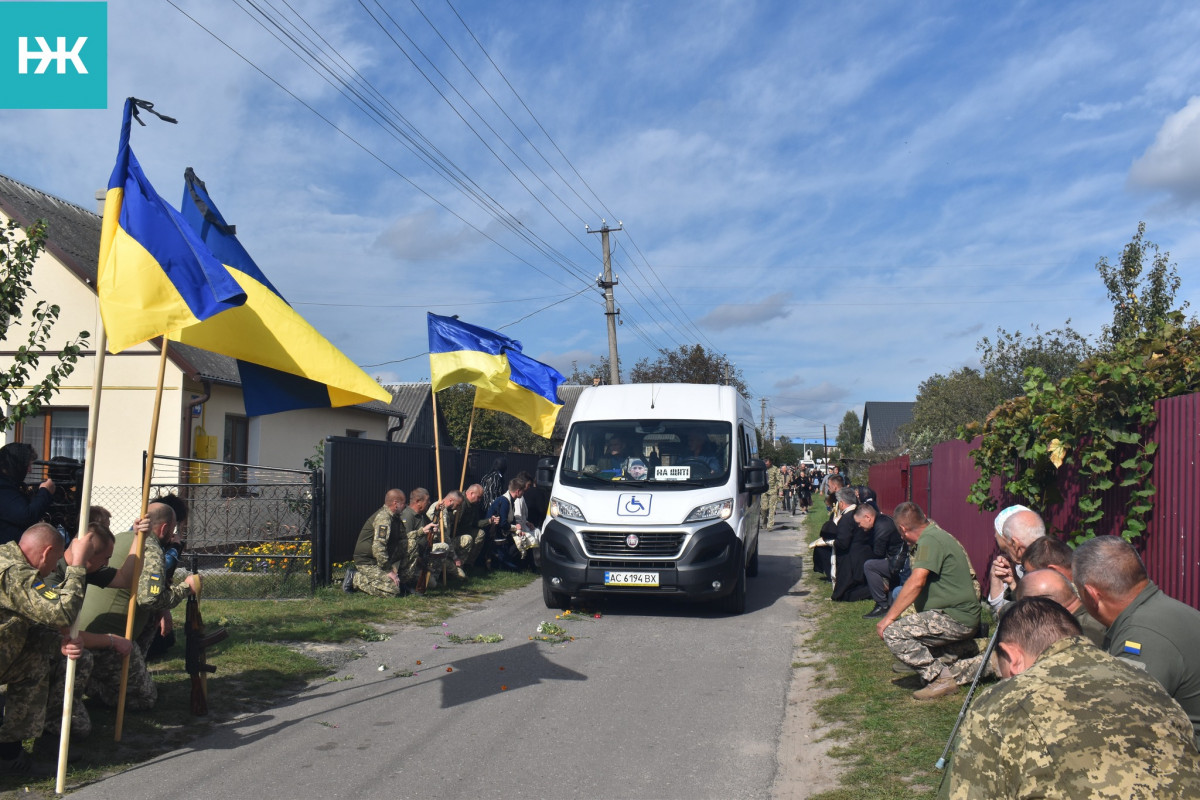 «На щиті» Героя привіз брат, який теж у війську: на Волині в останню дорогу провели полеглого воїна Віктора Гудька