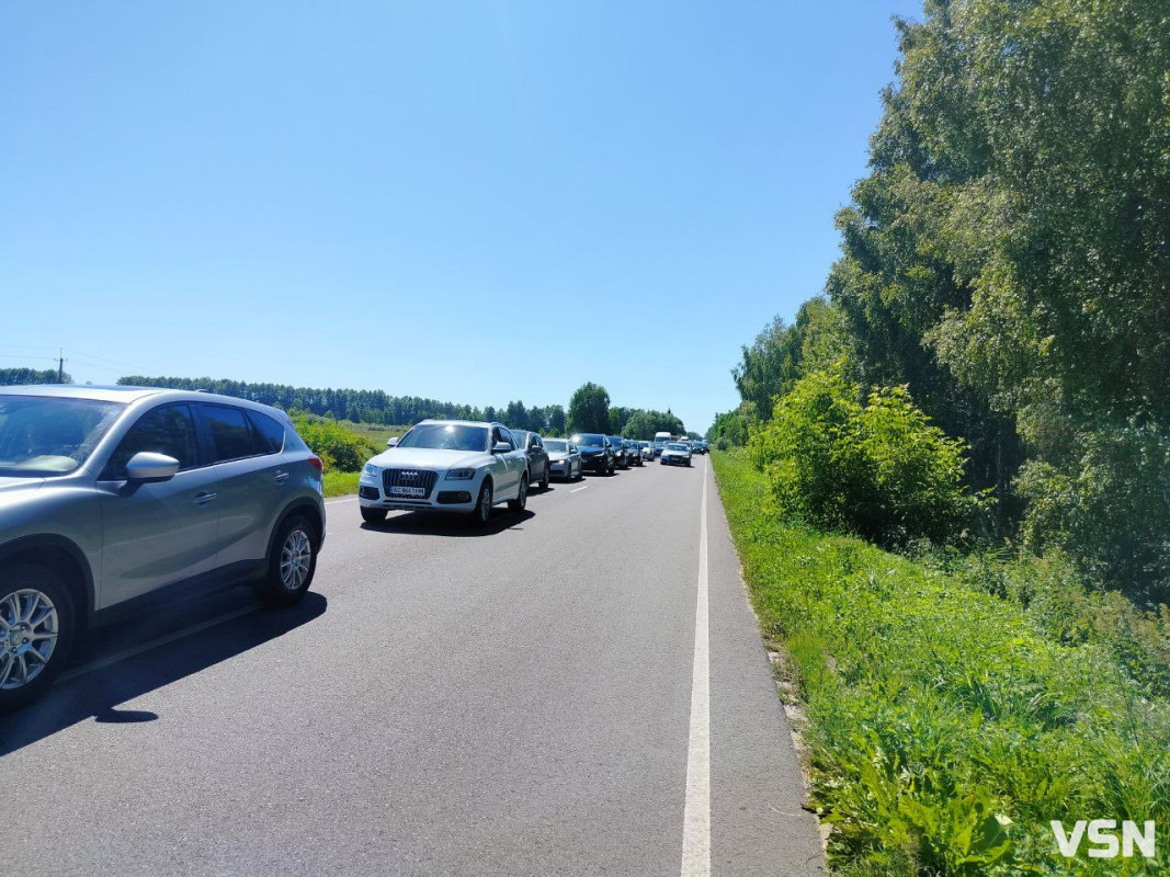 У напрямку Світязя — кілометрові затори: люди обурені