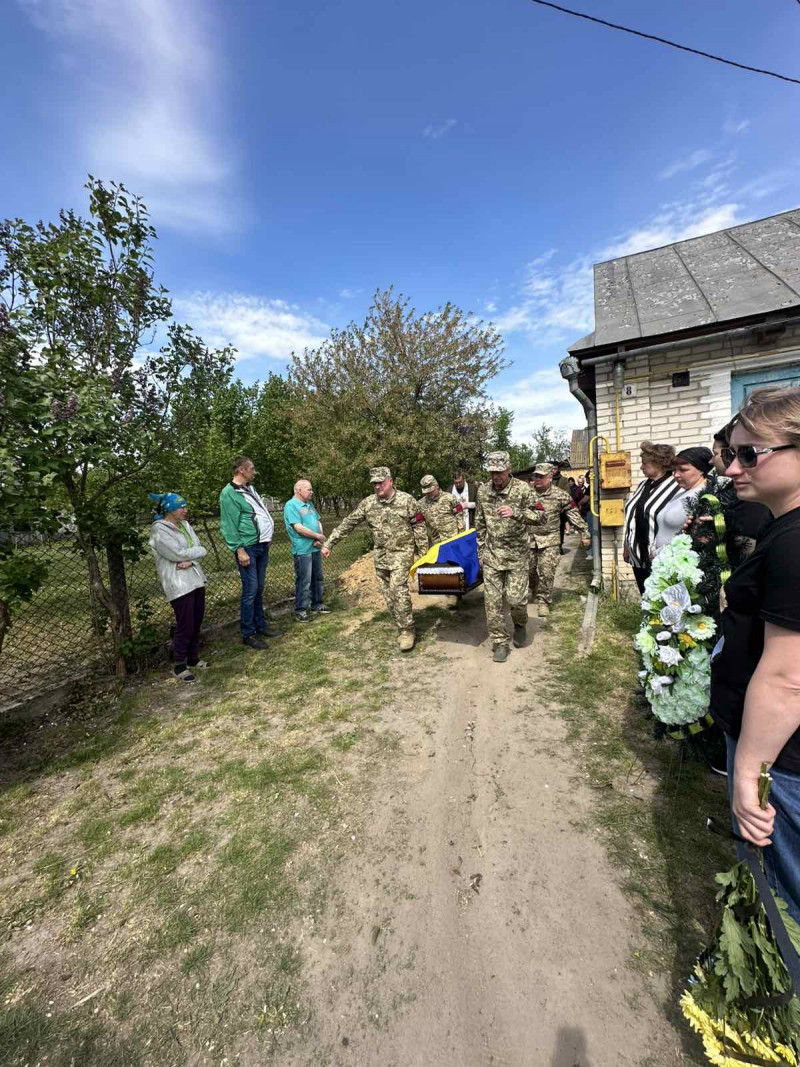Назавжди в строю: на Волині попрощалися із захисником України Андрієм Вересом