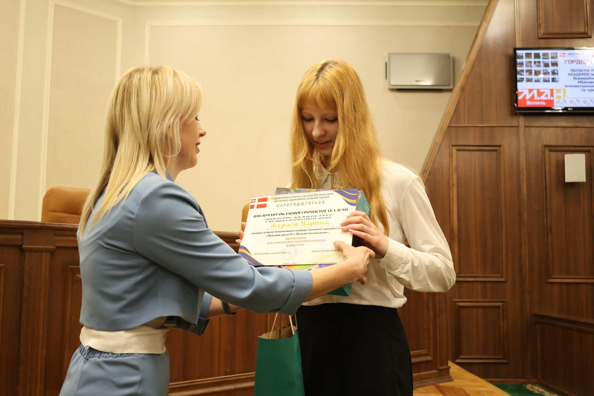 На Волині відзначили юних інтелектуалів: переможці олімпіад і конкурсів отримали нагороди