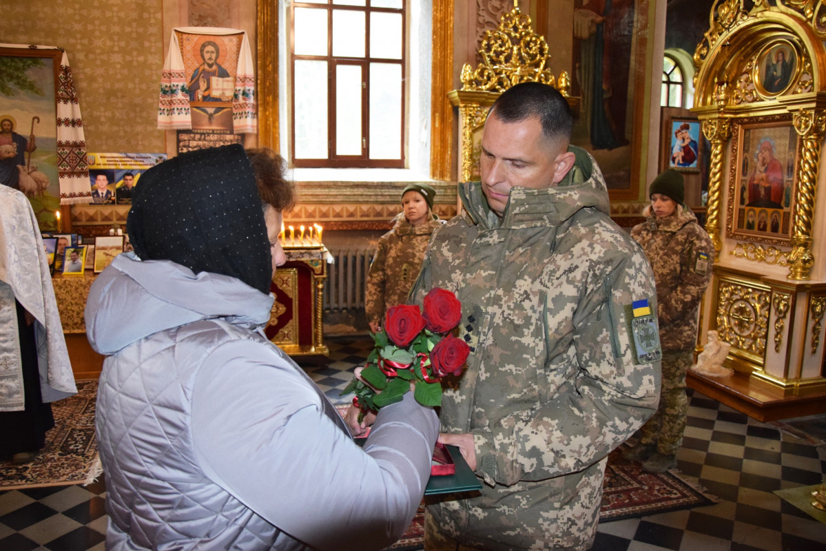 Загинули за Україну: рідним загиблих прикордонників з Волині вручили їхні посмертні нагороди