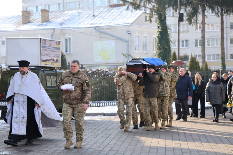 Загинув за місяць до 25-річчя: у Луцьку попрощалися із полеглим Героєм Максимом Костюком