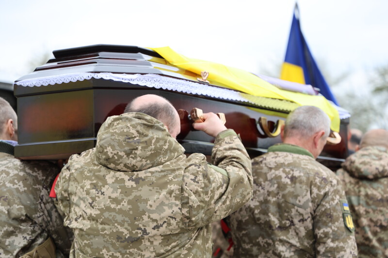 Загинув 15 місяців тому: у Луцькій громаді попрощалися з Героєм Анатолієм Бекасом. Фото