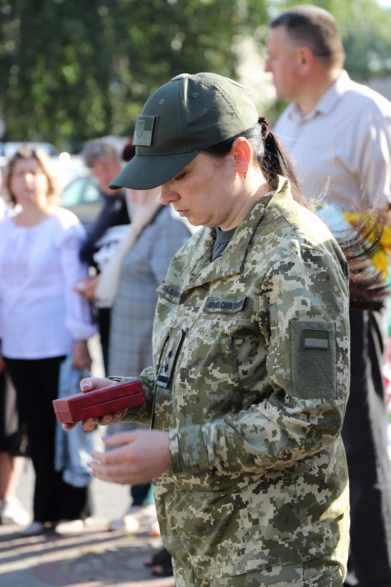 Донечка та син Героїв з’явилися на світ після загибелі своїх батьків: на Волині родинам полеглих воїнів вручили посмертні ордени