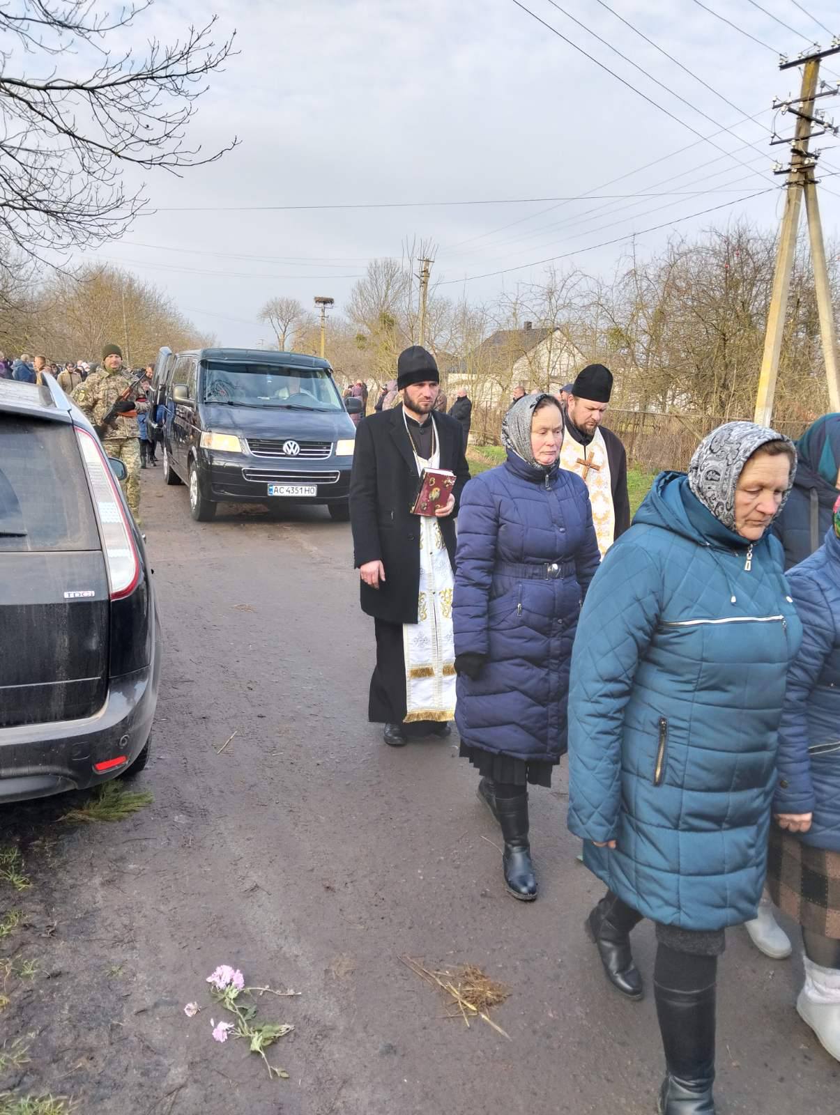 На Волині в останню дорогу провели військового Адріана Крупка. Фото