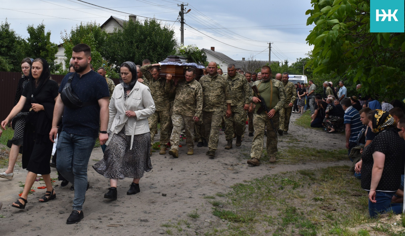 Навіки 22: на Волині усе село вийшло провести у вічність молодого Героя Артема Оласюка