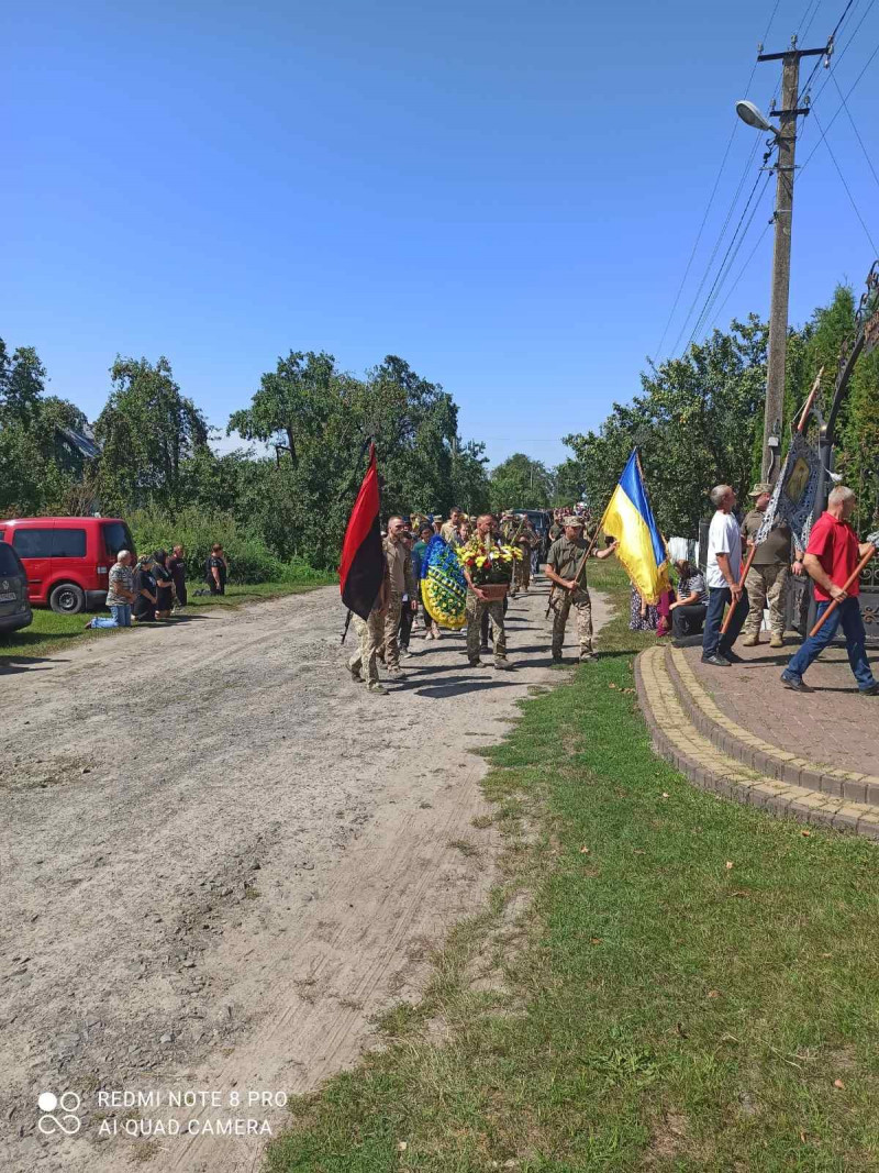 Помер від отриманого на фронті поранення: на Волині в останню дорогу провели молодого воїна Василя Кузьмича