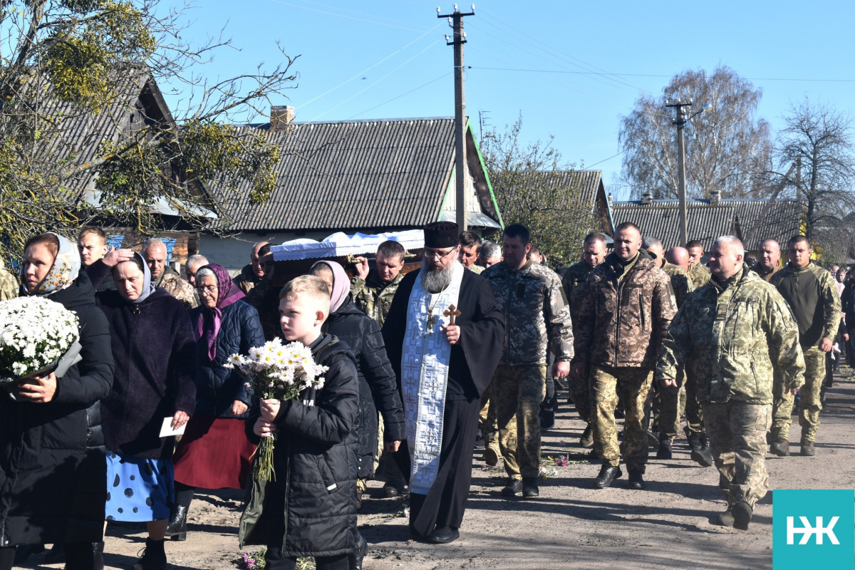 Коровай гірчив від сліз, розділили його на кладовищі: на Волині поховали молодого Героя Івана Комзюка