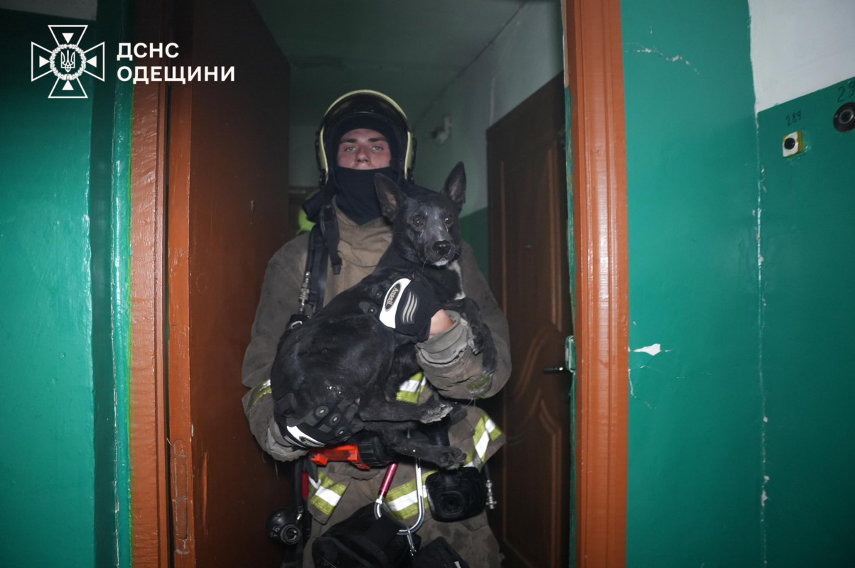 Пекельна ніч в Одесі: ворожі дрони влучили в багатоповерхівку, є постраждалі та загибла