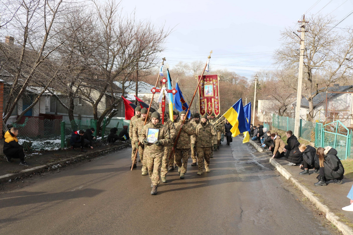 Чотири дні медики боролися за його життя: на Волині в останню земну дорогу провели Героя Ігоря Доманського