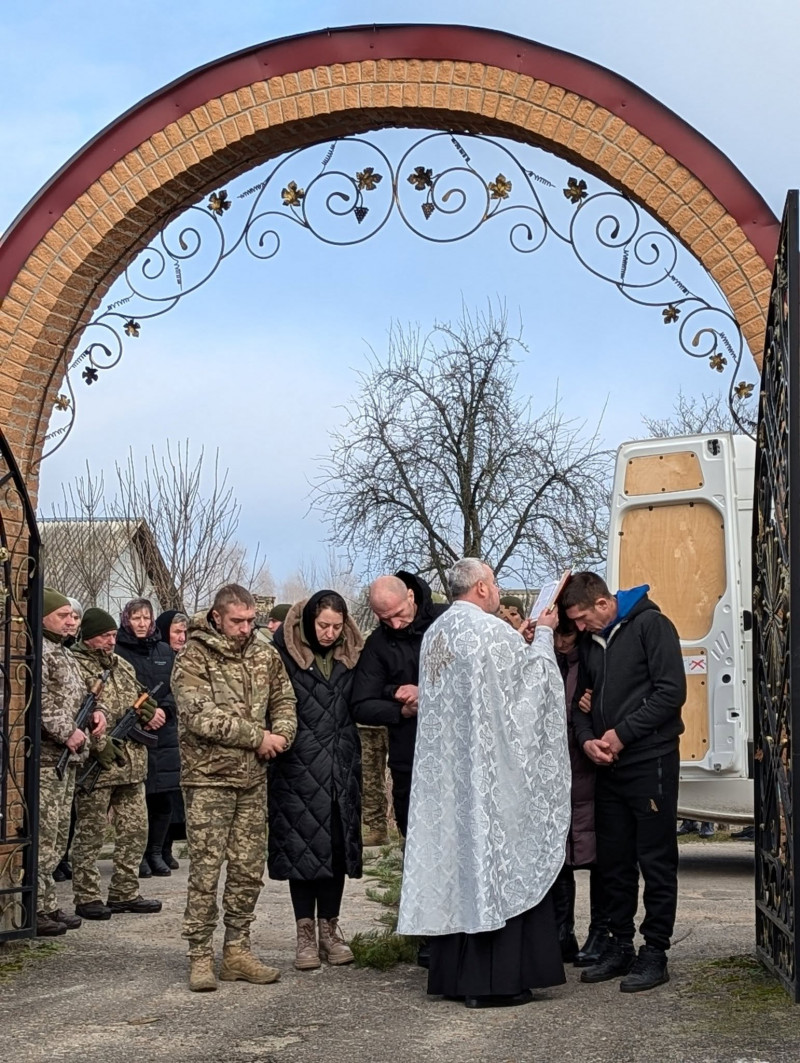 Завжди був готовий допомогти: на Волині провели в останню дорогу загиблого воїна Івана Оніщука