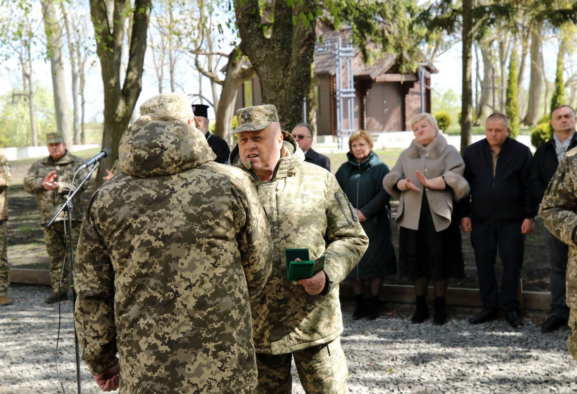 На Волині прикордонникам бойового підрозділу вручили нагороди та відкрили меморіал загиблим бійцям