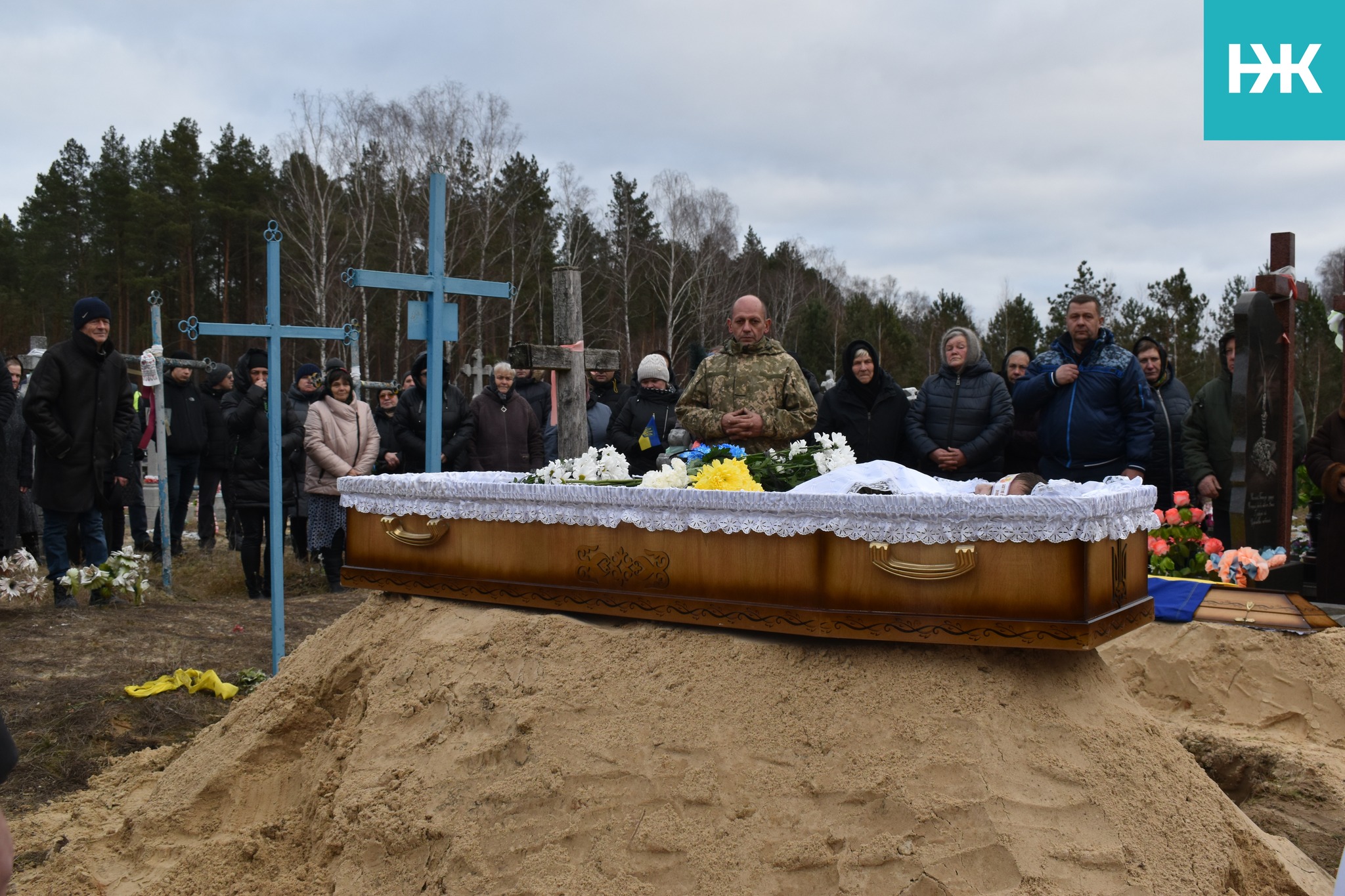 Згорьована матір зустріла свого синочка «на щиті»: на Волині поховали Героя Миколу Цапука