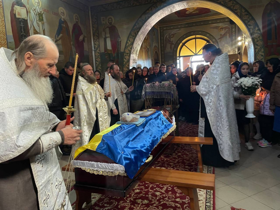 Прекрасний чоловік і батько, надійний побратим: на Волині поховали 29-річного захисника Миколу Півня