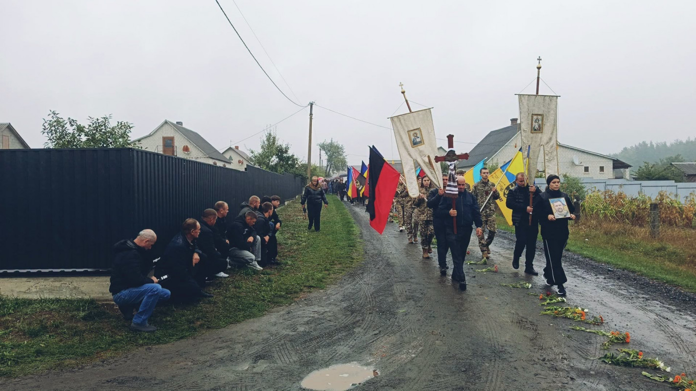 На Волині в останню путь провели 35-річного захисника Володимира Медведюка