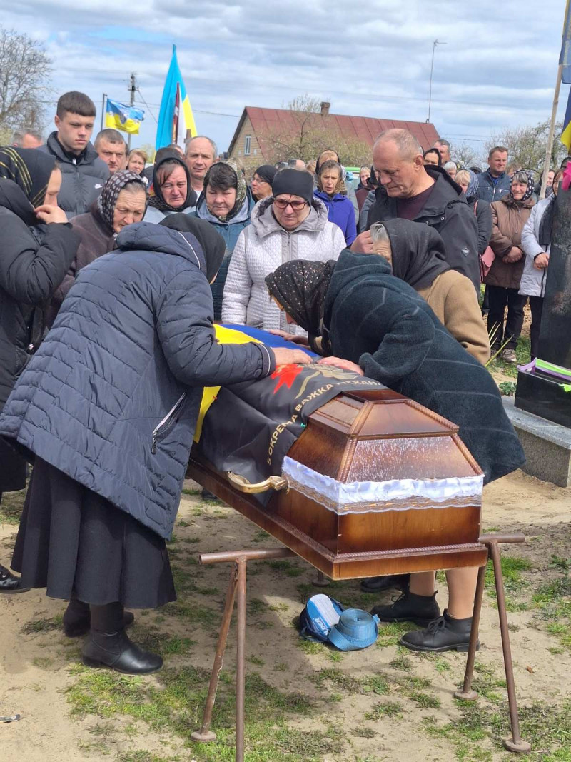Рівно через рік після загибелі на Волині провели в останню дорогу Героя Юрія Камця