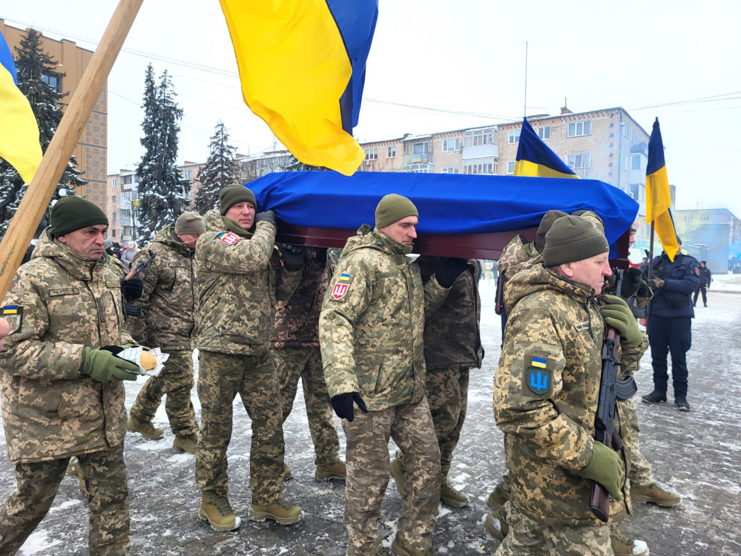 Казав «Воюватиму до Перемоги»: на Волині попрощалися із Героєм Юрієм Мельником, серце якого зупинилося на війні