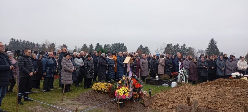 Без батька залишилося троє дітей: волиняни провели в останню дорогу Героя Тараса Парфенюка