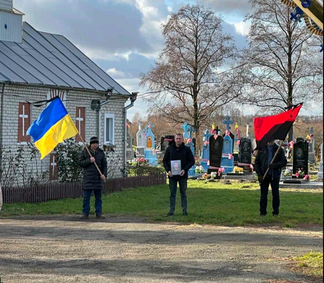 «Без підтримки залишилася дружина, без батьківської поради - донька»: волиняни попрощалися з Героєм Олександром Ладчуком