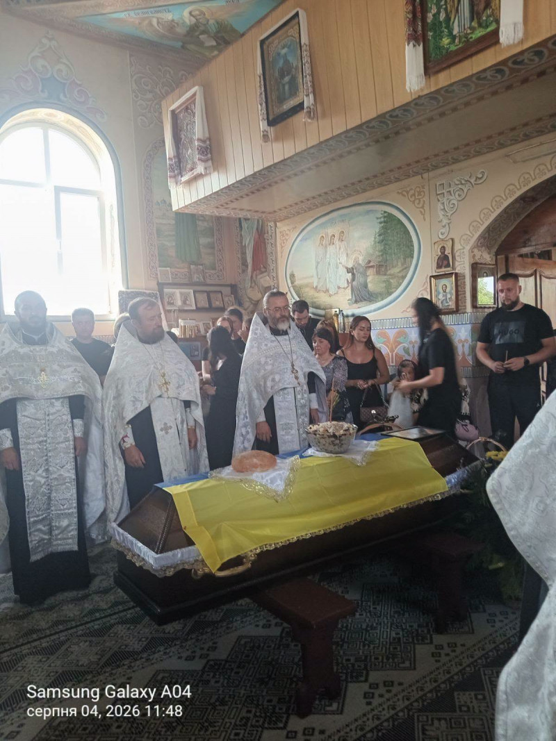 Понад два роки вважався зниклим безвісти: на Волині поховали Героя Олександра Лавренчука
