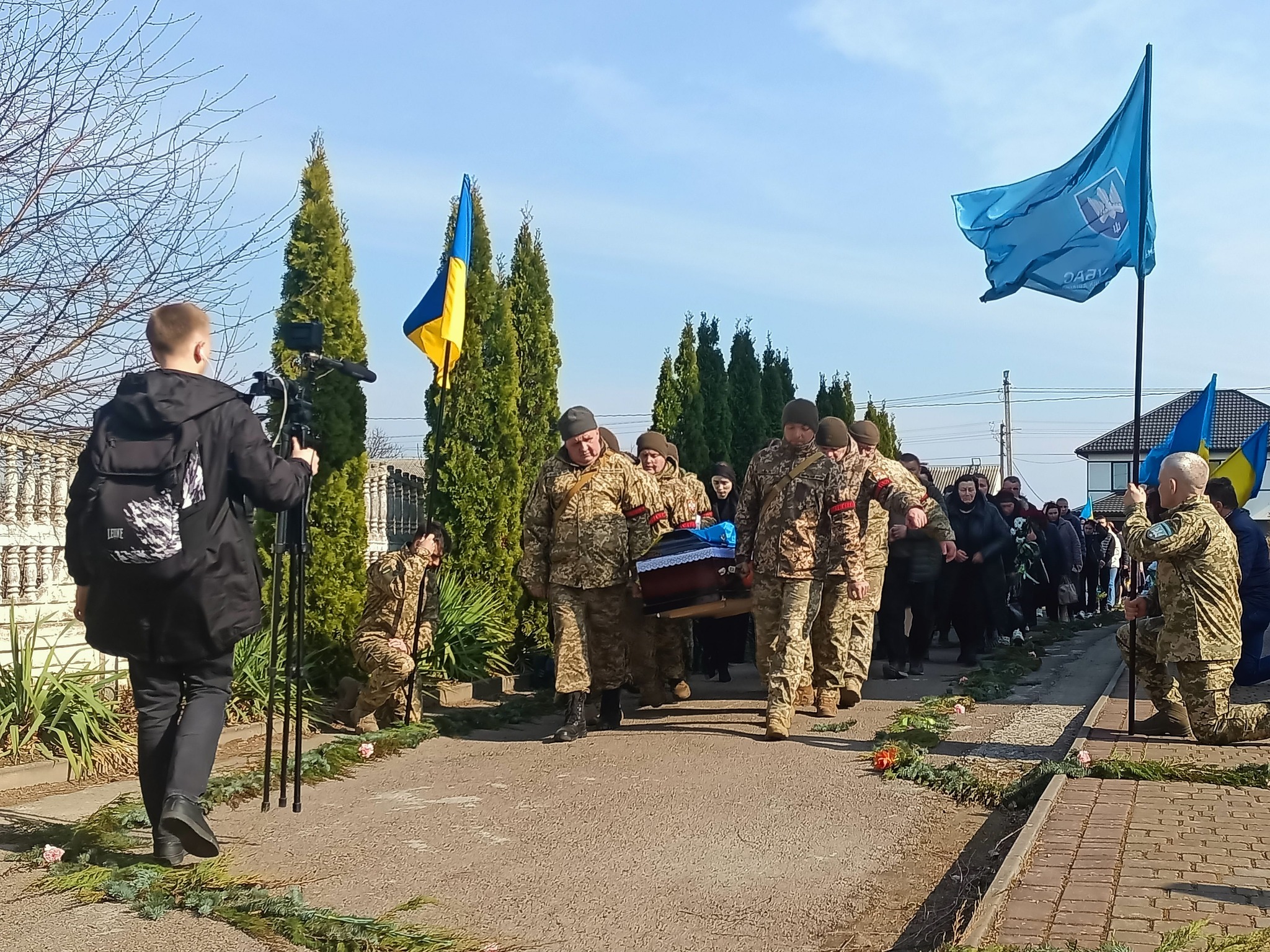 «Це людина з великої літери»: біля Луцька попрощалися з 30-річним Героєм Станіславом Романенком