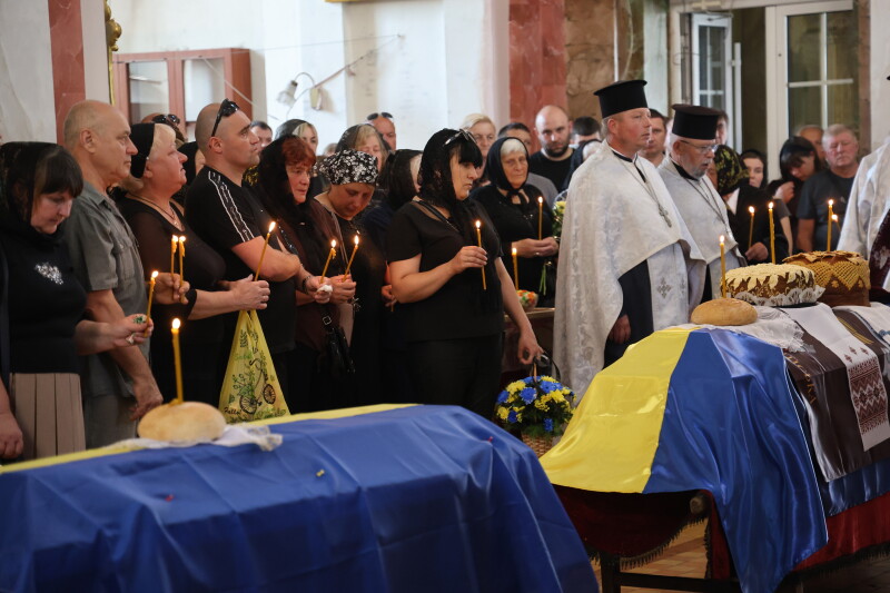 Загинули понад рік тому у Курській області: у Луцьку відбулося прощання з Героями Леонідом Матвійчуком та Олександром Єдинаком