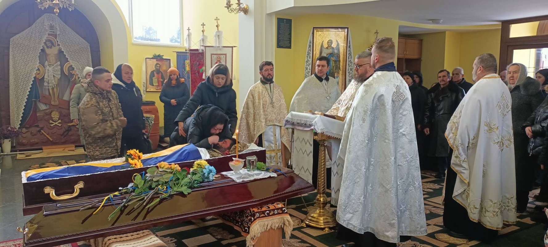 Серце зупинилося під час лікування: на Волині попрощалися з молодим військовослужбовцем Денисом Деркачем