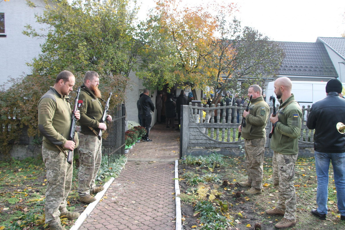 Кілька днів тому повернувся у військовий стрій: на Волині попрощалися з мужнім захисником Володимиром Євпаком