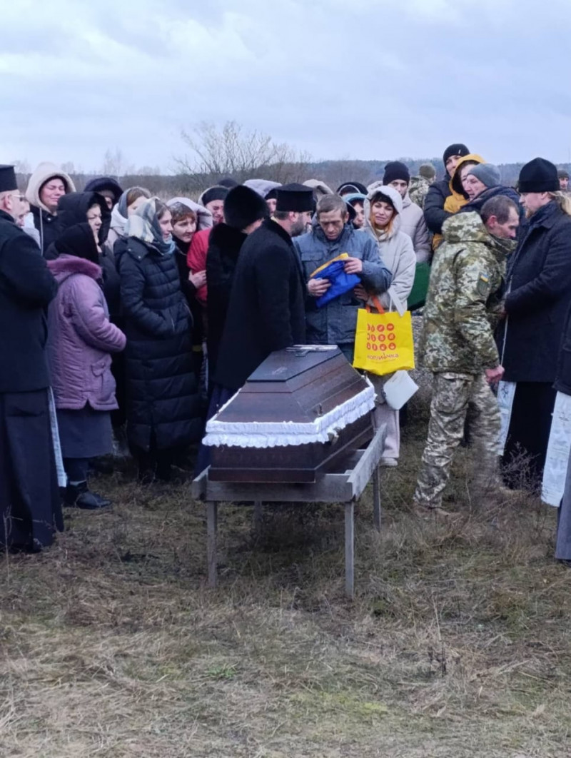 Без чоловіка залишилася дружина і двоє маленьких дітей: на Волині попрощалися із загиблим Героєм Дем’яном Клейзуном