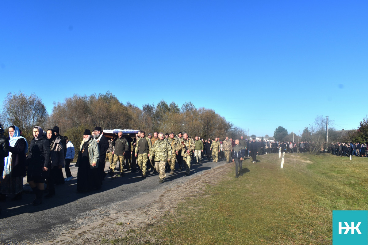 Коровай гірчив від сліз, розділили його на кладовищі: на Волині поховали молодого Героя Івана Комзюка