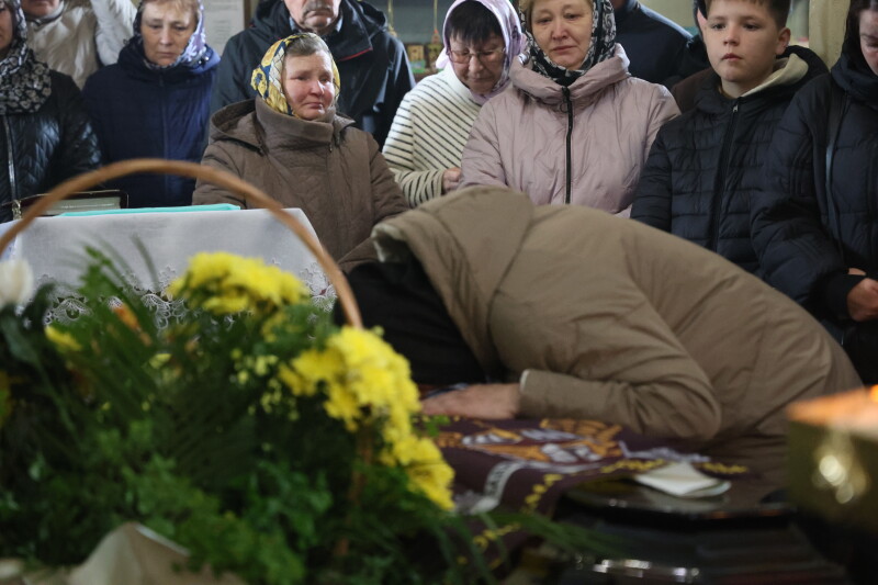 Загинув 15 місяців тому: у Луцькій громаді попрощалися з Героєм Анатолієм Бекасом. Фото