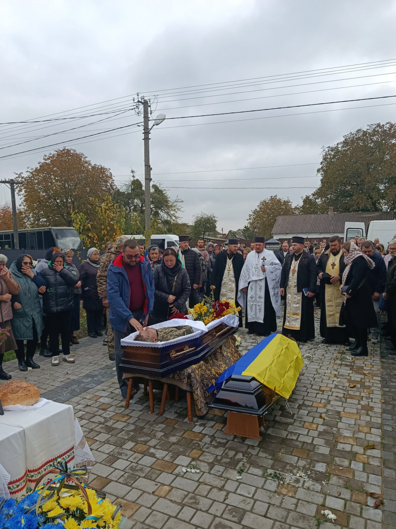 Його життя обірвалося на полі бою: на Волині в останню земну дорогу провели загиблого Героя Олександра Пальшина