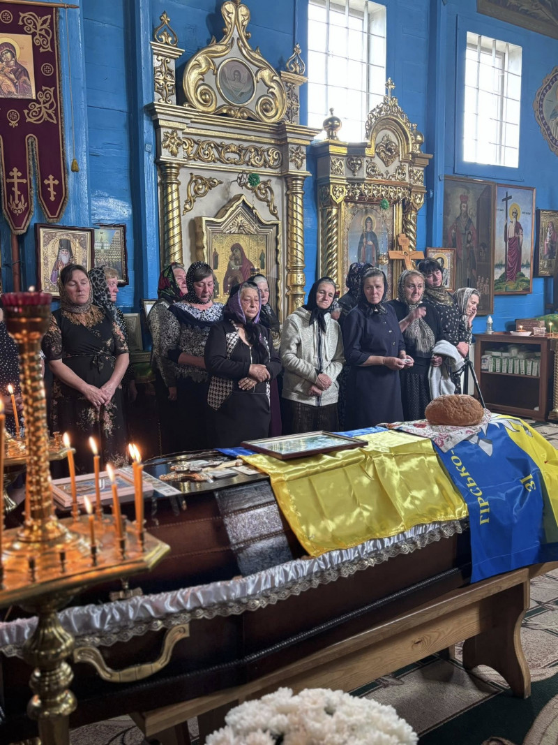 Майже два роки вважався зниклим безвісти: на Волині в останню земну дорогу провели Героя Михайла Ковальчука. Фото