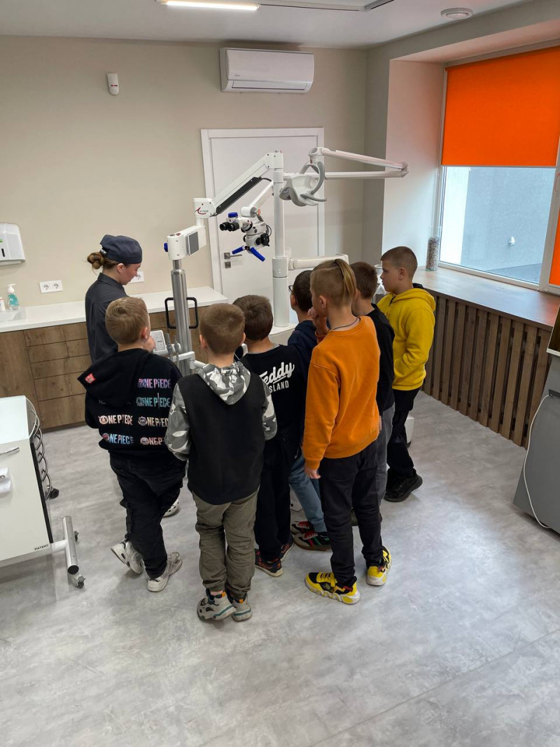 «Стоматологія Єрмакових» перша у Луцьку проводить екскурсії для школярів