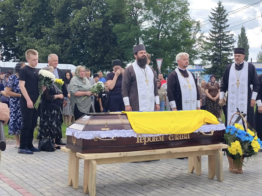 Життя Героя трагічно обірвалося у Курській області: на Волині в останню дорогу провели Віктора Кревського
