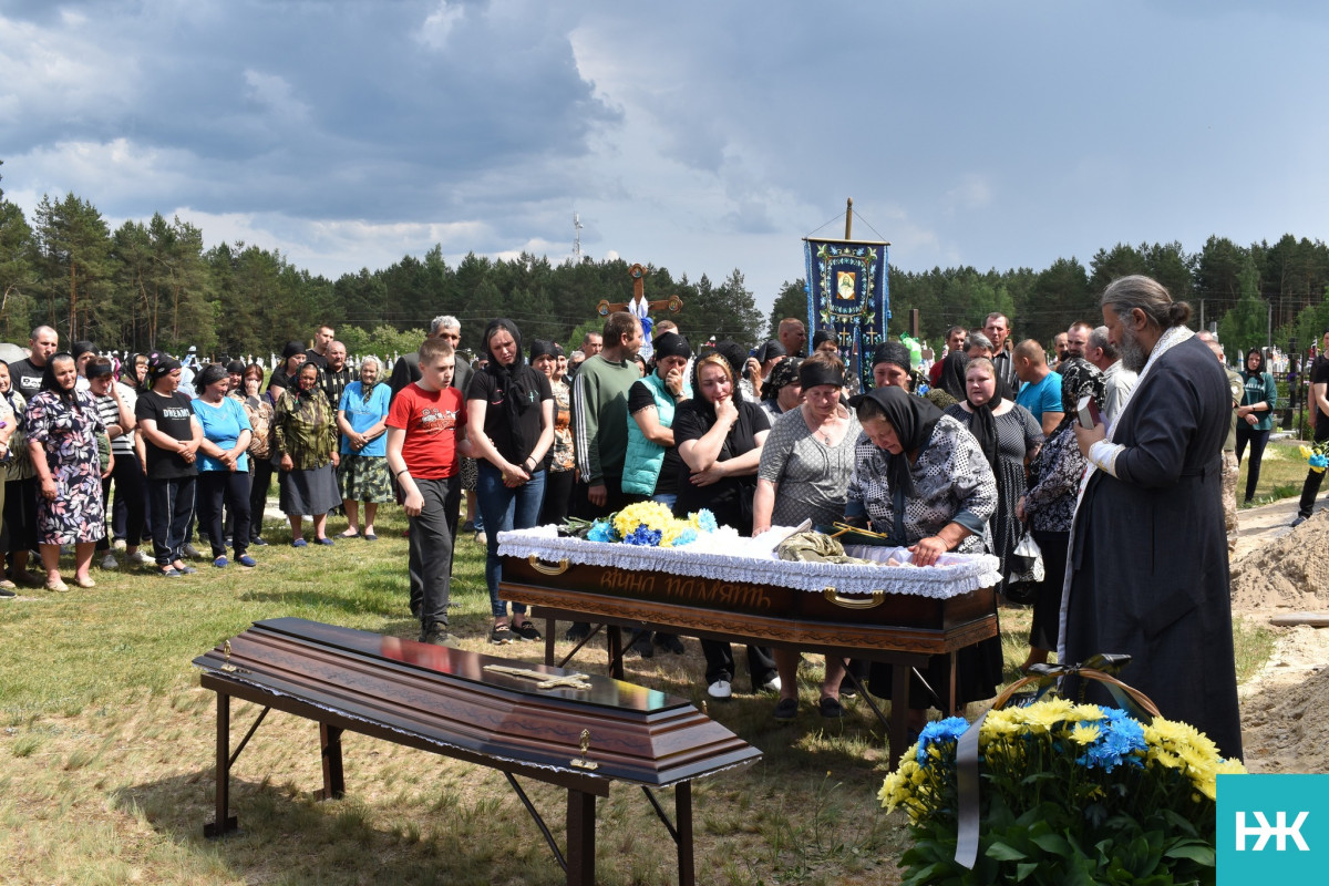 Поховали у День Героя: на Волині в останню дорогу навколішки провели полеглого за Україну Анатолія Абрамовича