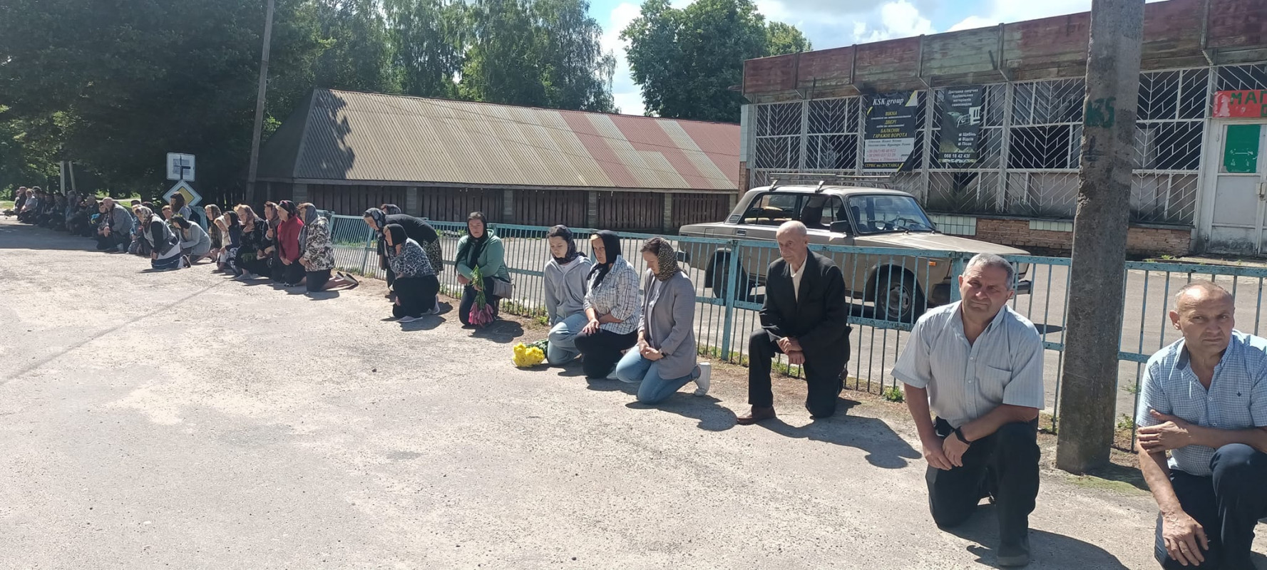 У селі на Волині в останню дорогу провели 31-річного Героя Володимира Столярчука